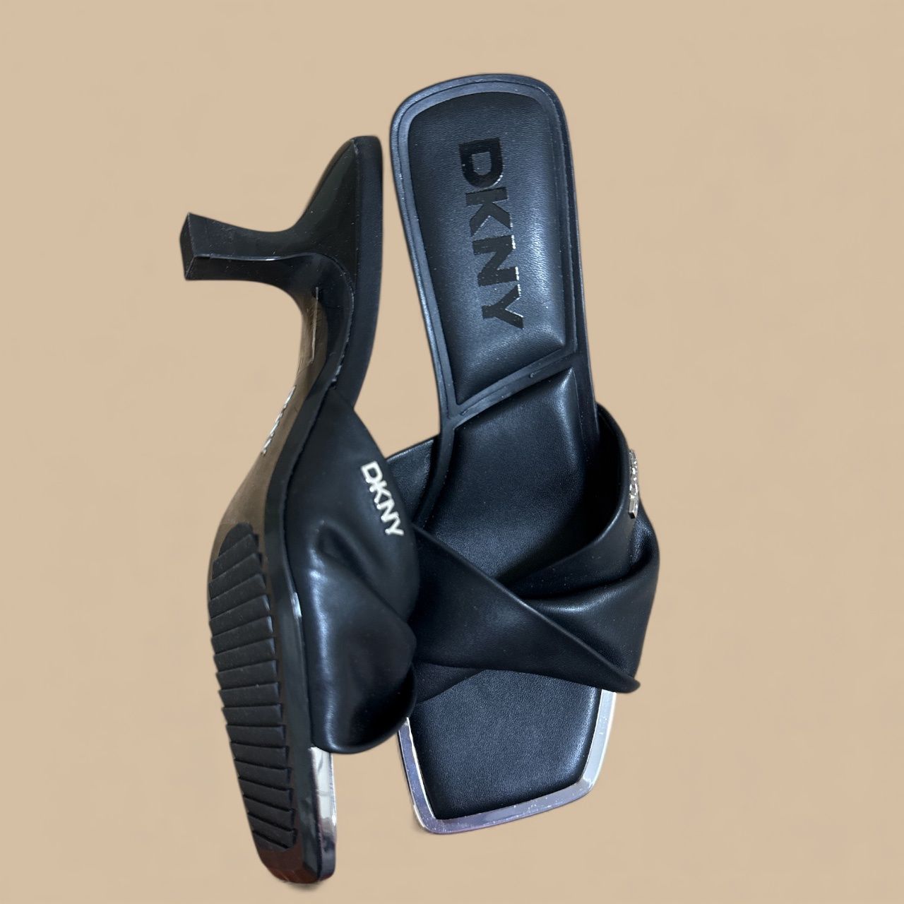 DKNY JOLAINE TWIST SANDAL