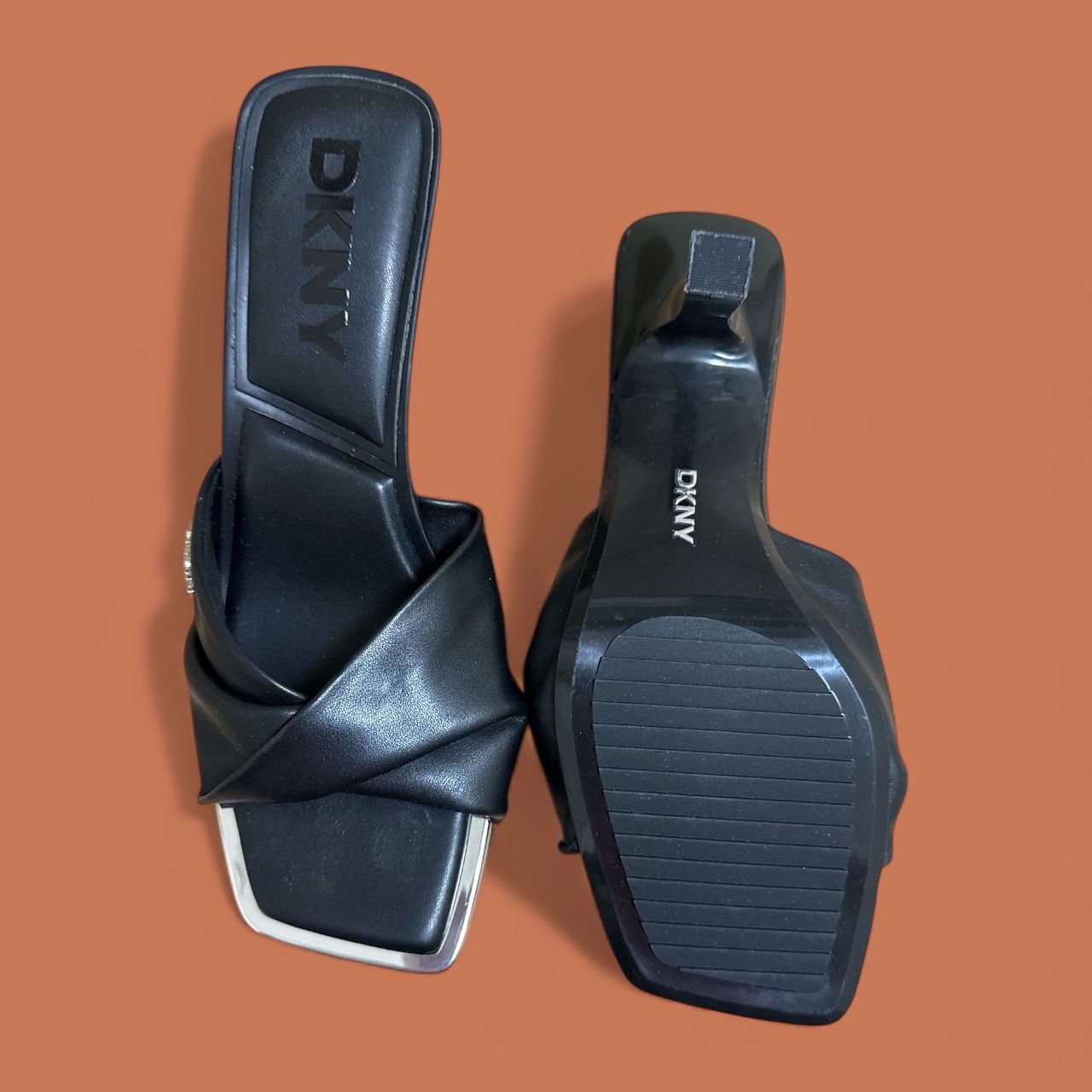 DKNY JOLAINE TWIST SANDAL