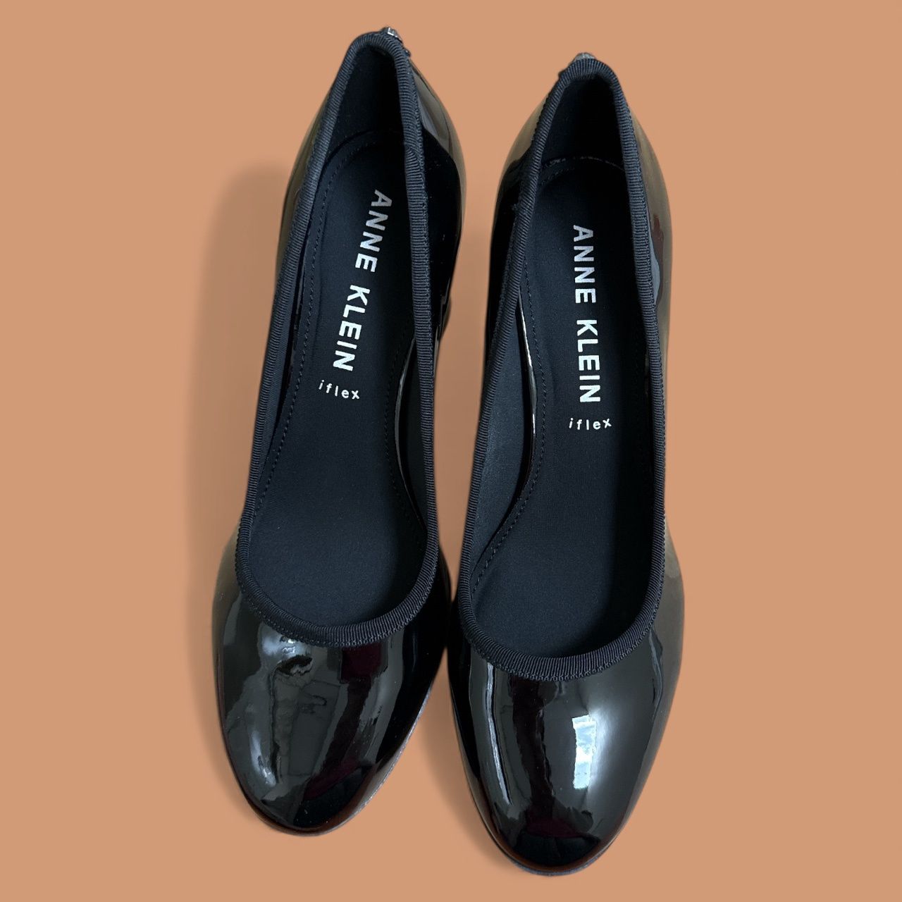 ANNE KLEIN CASTANA ROUND TOE BLOCK HEEL PUMP