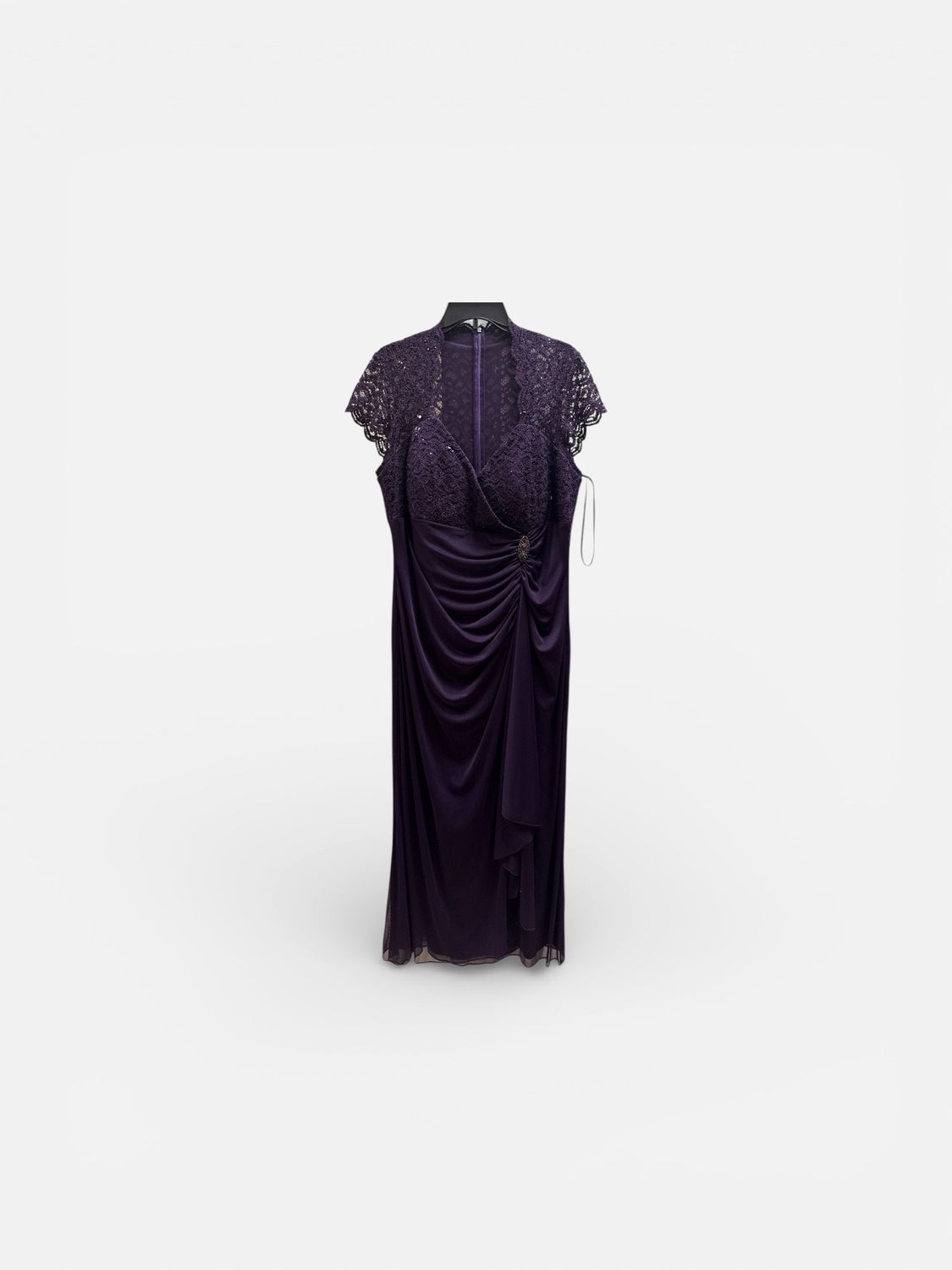 BETSY &amp; ADAM PLUS SIZE SEQUINED LACE RUCHED GOWN