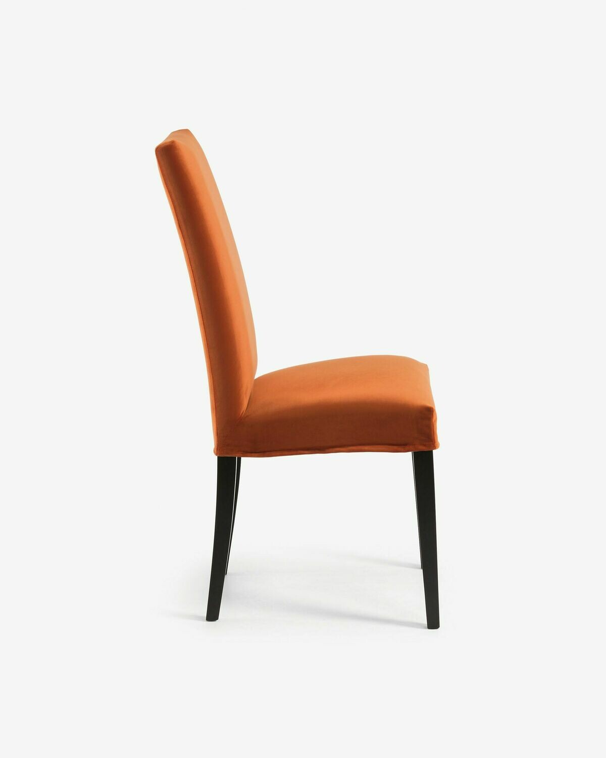 Silla Freda terciopelo naranja y patas de madera maciza de haya acabado negro