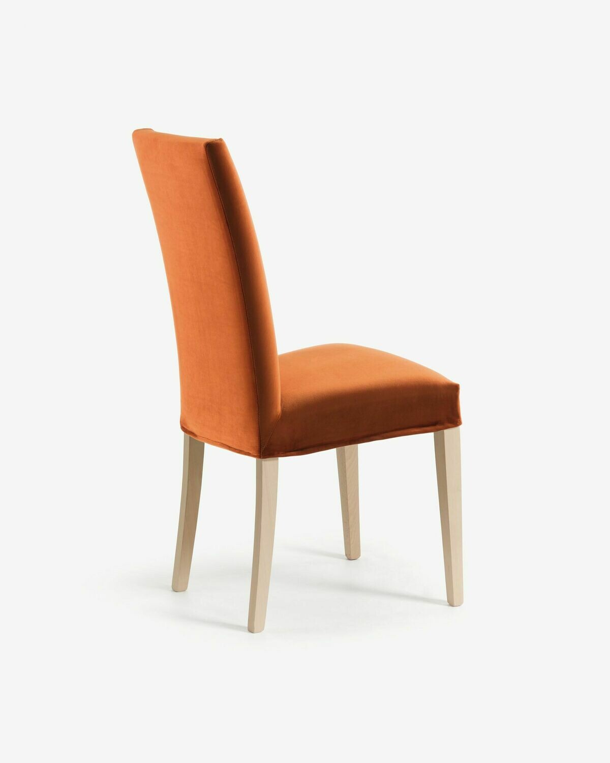Silla Freda terciopelo naranja y patas de madera maciza de haya acabado natural