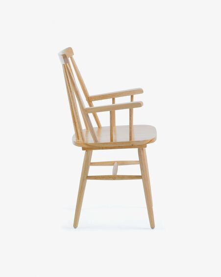 Silla con brazos Tressia DM y madera maciza de caucho lacado natural