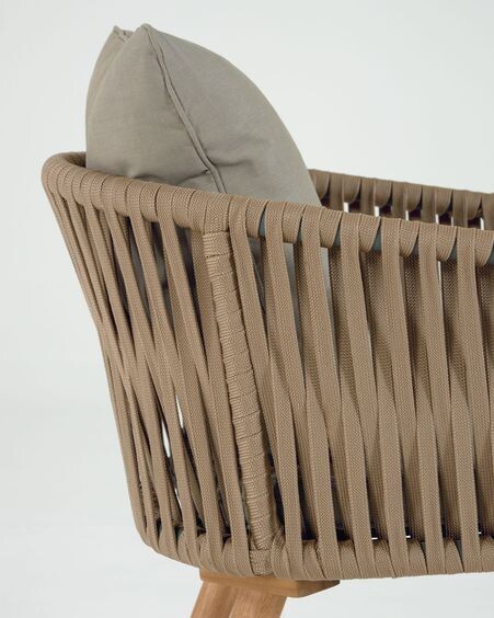 Silla Hemilce de cuerda beige y patas de madera maciza de acacia FSC 100%