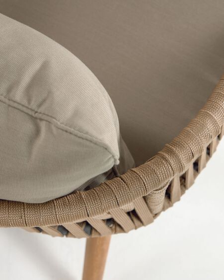 Silla Hemilce de cuerda beige y patas de madera maciza de acacia FSC 100%