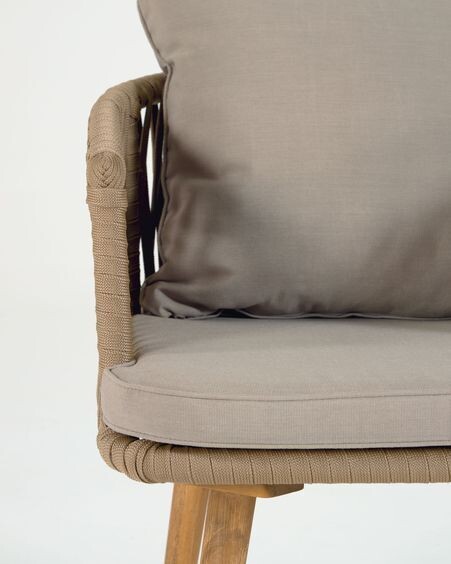 Silla Hemilce de cuerda beige y patas de madera maciza de acacia FSC 100%