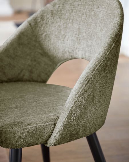 Silla Mael de chenilla verde y patas de acero con acabado negro