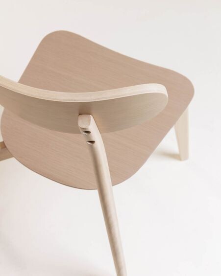 Silla Safina de chapa de roble y madera maciza de caucho