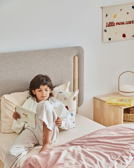 Cama Shayndel de madera maciza de caucho 90 x 190 cm