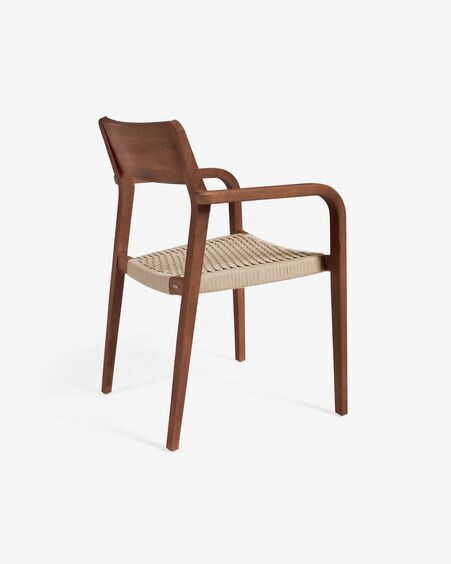 Silla Better de madera maciza de acacia acabado nogal y cuerda beige