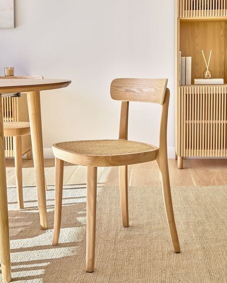 Silla Romane madera de haya acabado natural y chapa de fresno y ratán