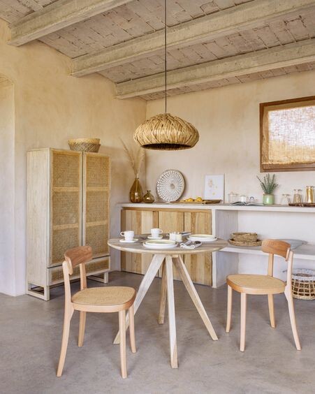 Silla Romane madera de haya acabado natural y chapa de fresno y ratán