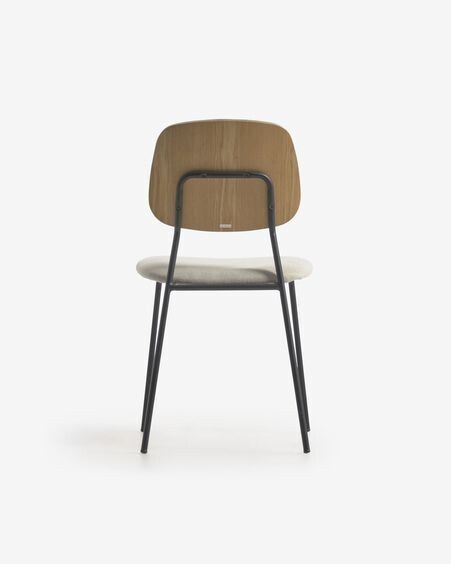 Silla Benilda beige, chapa de roble y acero con acabado negro