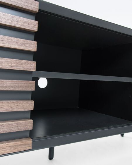 Mueble TV Kesia de chapa de nogal lacado negro y acero acabado negro 162 x 58 cm