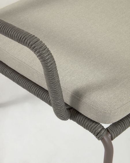 Sillón Cailin de cuerda verde y patas de acero galvanizado pintado en verde oscuro