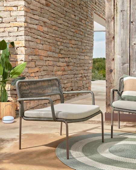 Sillón Cailin de cuerda verde y patas de acero galvanizado pintado en verde oscuro