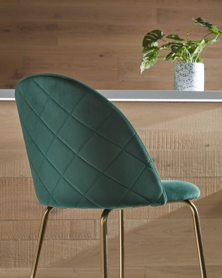Taburete Ivonne terciopelo verde y acero con acabado dorado altura 76 cm