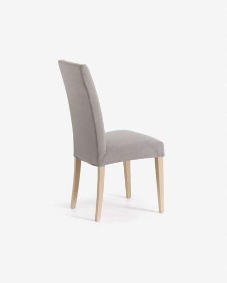 Silla Freda gris claro y patas de madera maciza de haya acabado natural