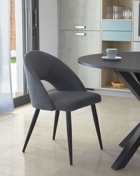 Silla Mael gris oscuro y patas de acero con acabado negro