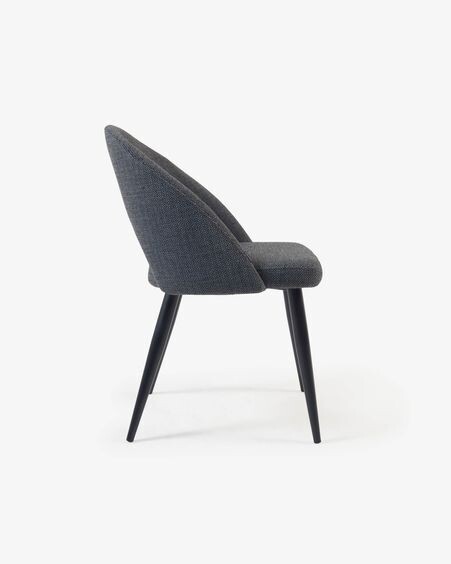 Silla Mael gris oscuro y patas de acero con acabado negro