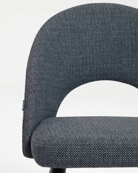 Silla Mael gris oscuro y patas de acero con acabado negro