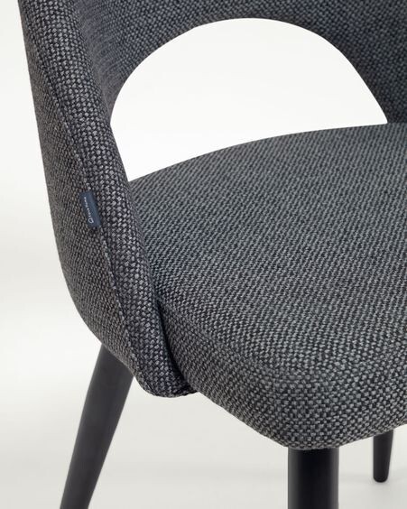 Silla Mael gris oscuro y patas de acero con acabado negro