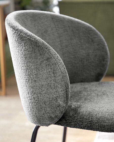 Silla Minna de chenilla gris y patas de acero acabado negro