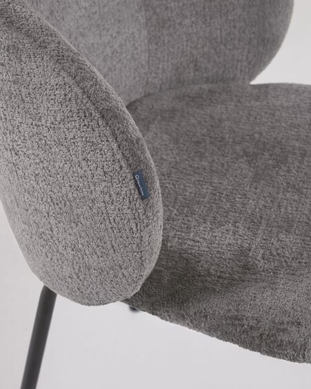 Silla Minna de chenilla gris y patas de acero acabado negro