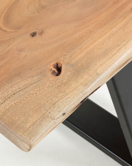 Banco Alaia de madera maciza de acacia natural y patas de acero negro 140 cm