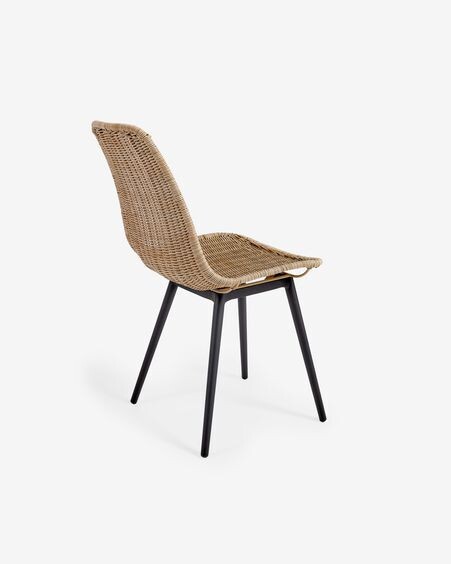 Silla de exterior Equal de ratán sintético y patas de aluminio acabado negro