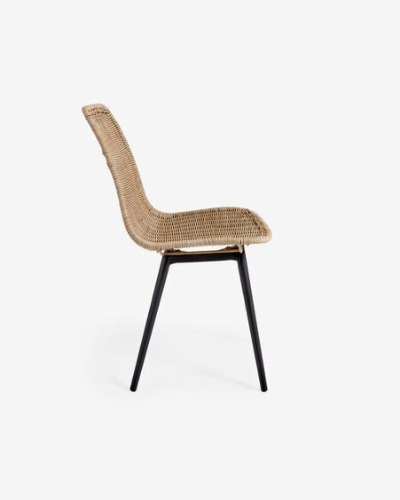 Silla de exterior Equal de ratán sintético y patas de aluminio acabado negro