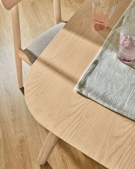 Mesa Batilde madera maciza caucho con chapa de fresno 140 x 70 cm