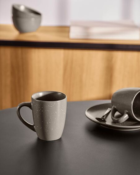 Taza Aratani de cerámica gris oscuro
