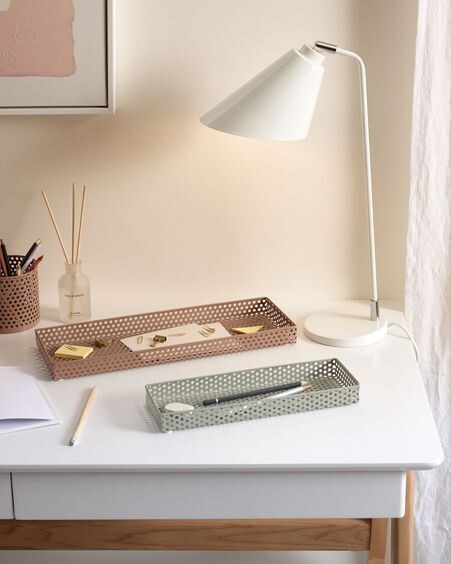 Lámpara de mesa Tipir de acero con acabado blanco