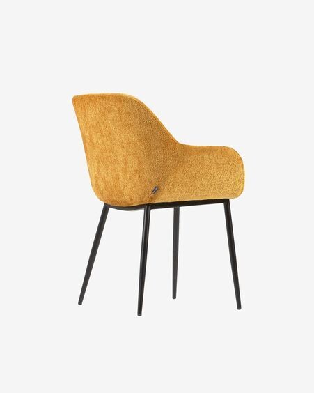 Silla Konna de chenilla mostaza y patas de acero acabado pintado negro