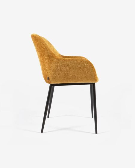 Silla Konna de chenilla mostaza y patas de acero acabado pintado negro