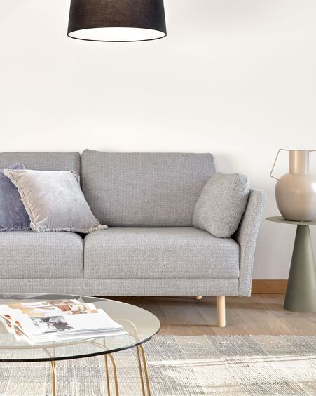 Sofá Gilma 2 plazas gris claro y patas acabado natural 170 cm