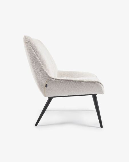 Sillón Marlina de borreguito blanco con patas de acero con acabado pintado negro