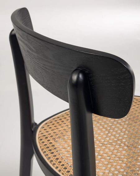 Silla Romane madera de haya acabado negro y chapa de fresno y ratán
