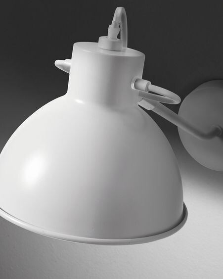 Aplique Offelis de acero con acabado blanco