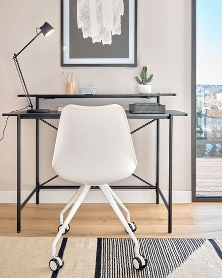 Lámpara de mesa Eldina de metal con acabado negro