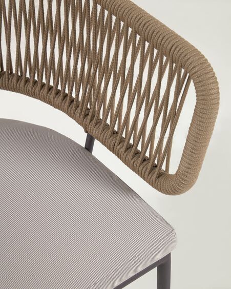 Silla Nadin de cuerda beige y patas de acero galvanizado