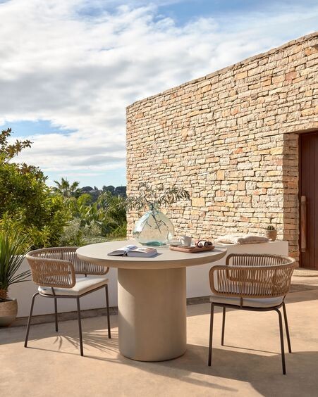 Silla Nadin de cuerda beige y patas de acero galvanizado