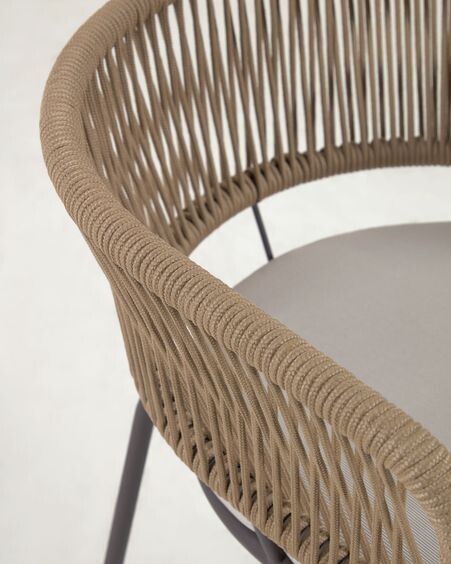 Silla Nadin de cuerda beige y patas de acero galvanizado