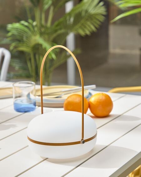 Lámpara de mesa Tea de polietileno y metal acabado mostaza