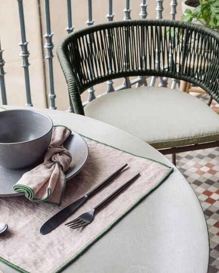 Silla Nadin de cuerda verde y patas de acero galvanizado