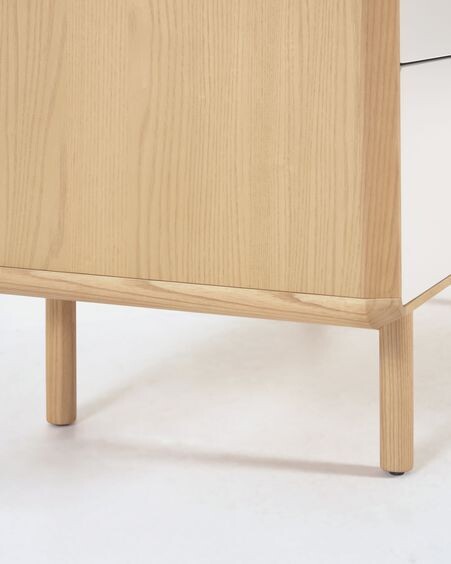 Cómoda Anielle de 3 cajones de madera maciza y chapa de fresno 99 x 78,5 cm
