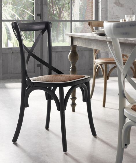 Silla Alsie de madera maciza de olmo lacado negro y asiento de ratán