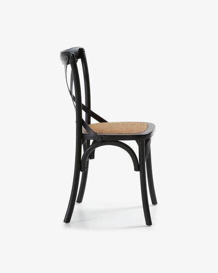 Silla Alsie de madera maciza de olmo lacado negro y asiento de ratán