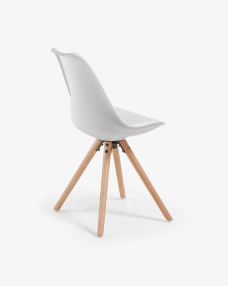 Silla Ralf blanco y patas de madera maciza de haya